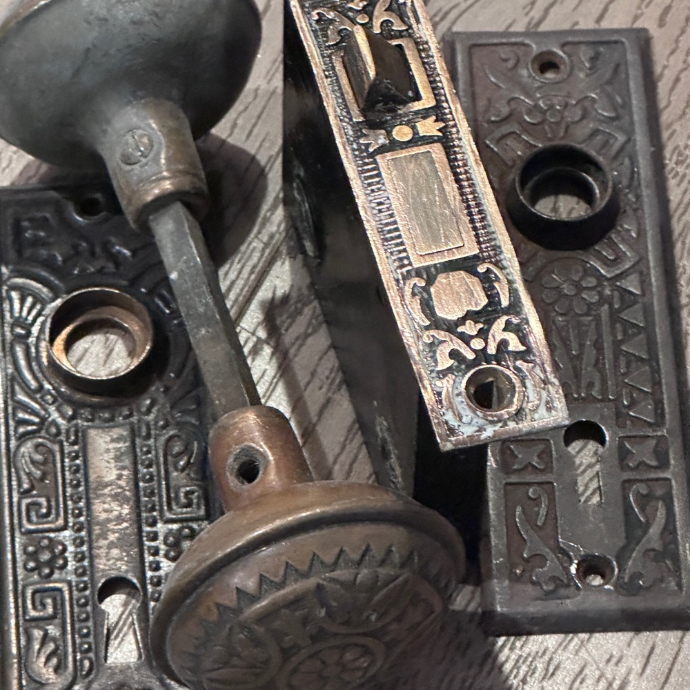 Door knob hardware
